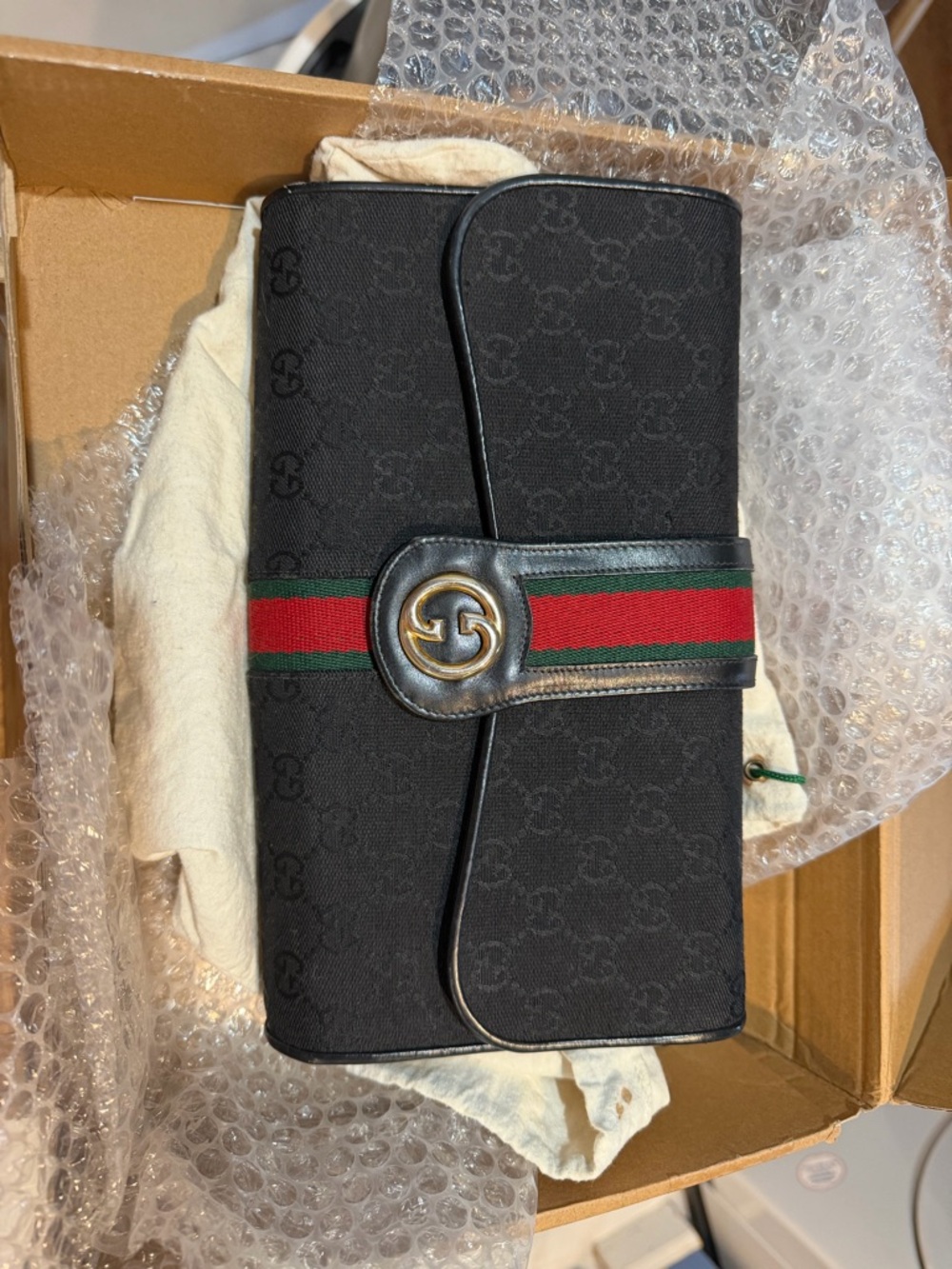 Gucci shoulder bag with replacement strap